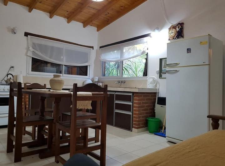 Casa venta 5 dormitorios 2 baños 1 cochera 700 mts2 totales - Costa Del Este 4