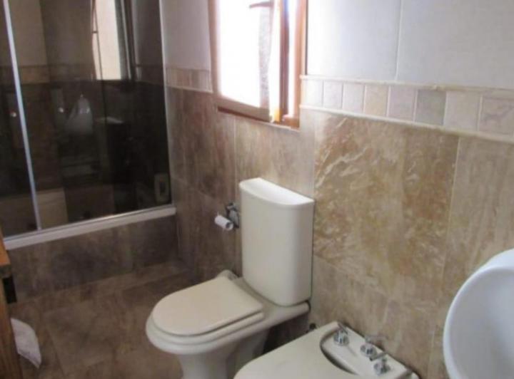 Casa en venta - 5 Dormitorios 3 Baños - Cochera - 1.200Mts2 - Junín de Los Andes 3