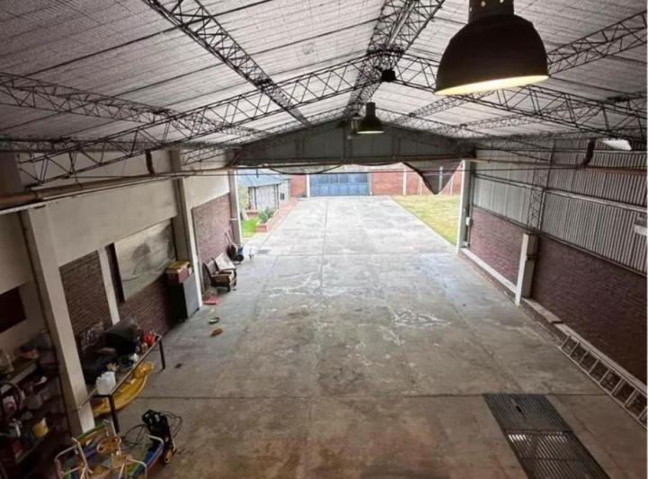 Casa en venta - 4 Dormitorios 4 Baños - 2.570Mts2 - La Reja 5