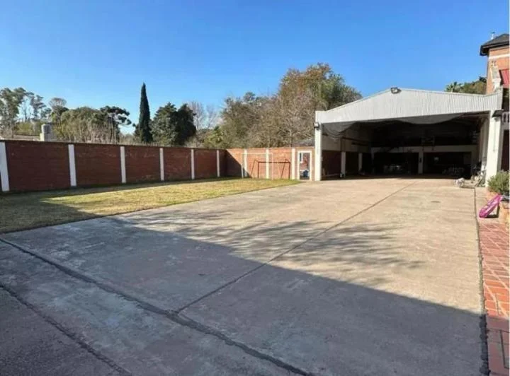 Casa en venta - 4 Dormitorios 4 Baños - 2.570Mts2 - La Reja 3