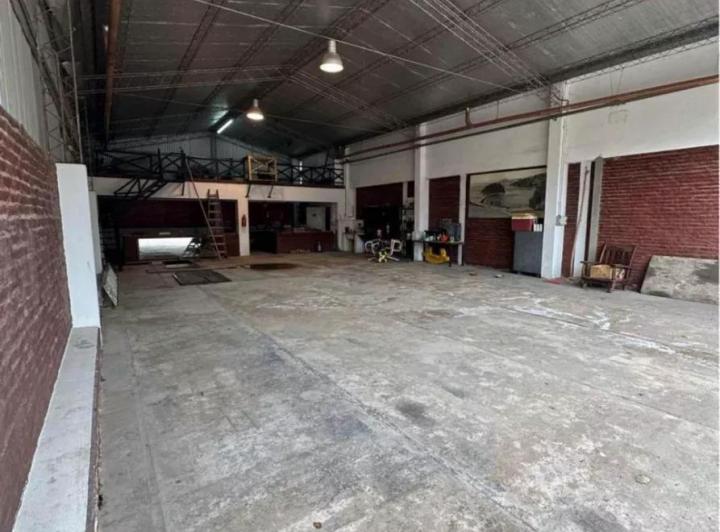 Casa en venta - 4 Dormitorios 4 Baños - 2.570Mts2 - La Reja 5