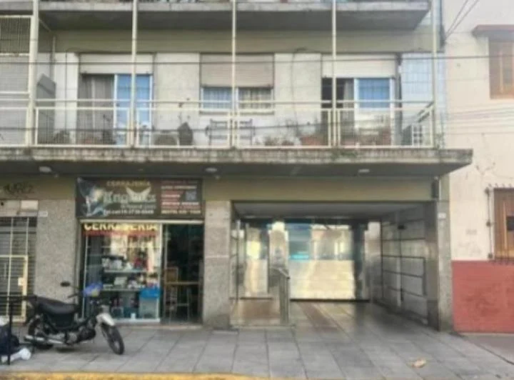 Departamento en venta - 2 Dormitorios 1 Baño - Cochera - 75Mts2 - General San Martín 5