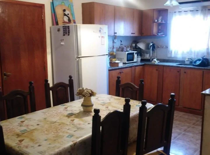 Casa en venta - 2 Dormitorios 1 Baño - Cochera - 270Mts2 - Chivilcoy 4