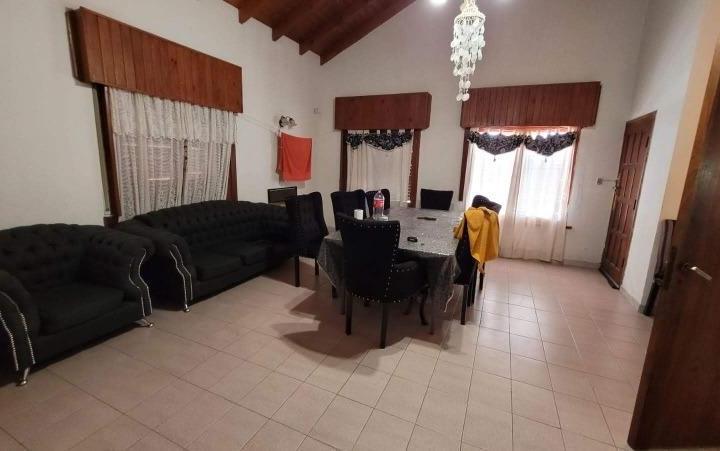 Casa en venta - 3 Dormitorios 2 Baños - 160 mts2 - Viedma 3