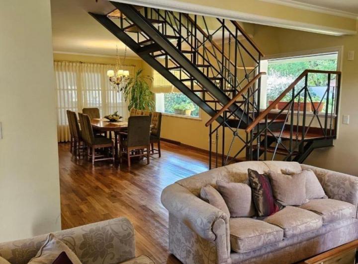 Casa en venta - 3 Dormitorios 4 Baños - Cochera - 400Mts2 - Río Cuarto 3