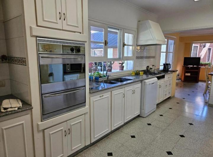 Casa en venta - 3 Dormitorios 4 Baños - Cochera - 400Mts2 - Río Cuarto 5