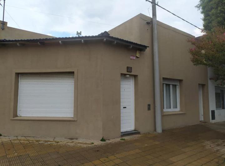Casa en venta - 3 dormitorios 2 baños 120mts2 - Necochea 1
