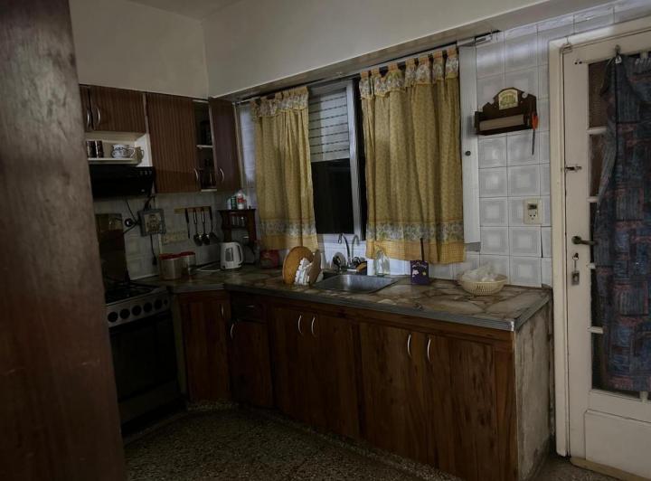 Casa en venta - 3 Dormitorios 3 Baños - Cochera - 150Mts2 - Lobos 5