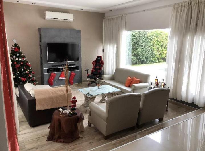 Casa en venta - 4 Dormitorios 3 Baños - Cocheras - 1.100Mts2 - Presidente Perón 5