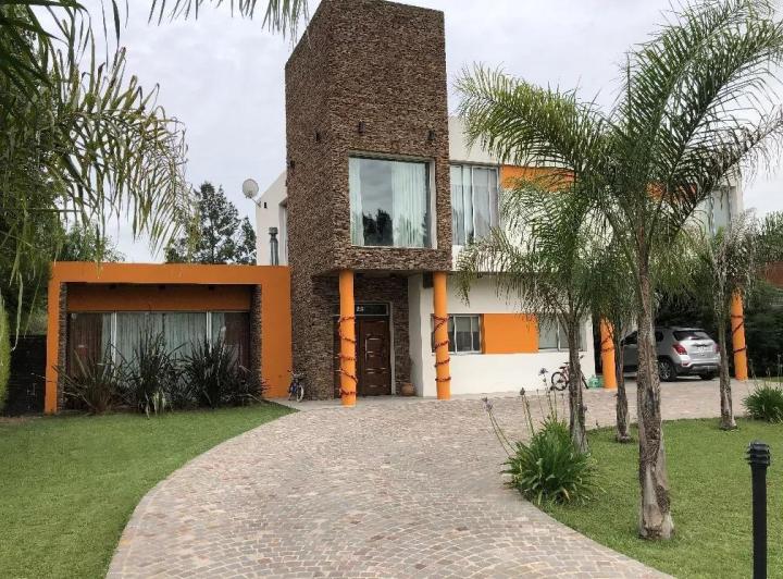 Casa en venta - 4 Dormitorios 3 Baños - Cocheras - 1.100Mts2 - Presidente Perón 2