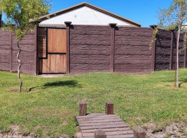 Casa en venta - 4 dormitorios 2 baños 3 cocheras - 180mts2 - Chascomus 4