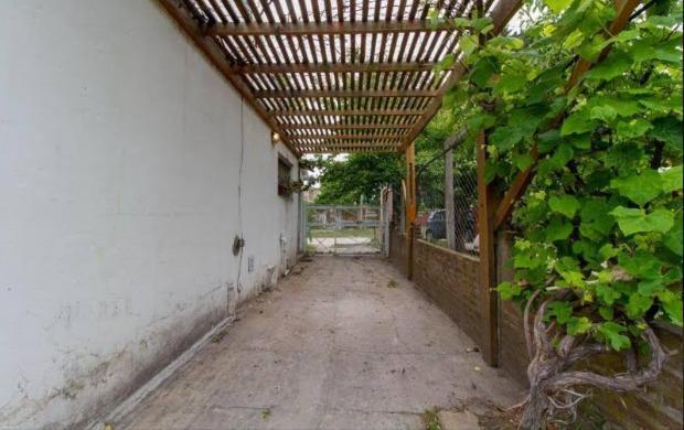 Casa en venta - 2 Dormitorios 2 Baños - Cochera - 320Mts2 - Santa Clara del Mar 3
