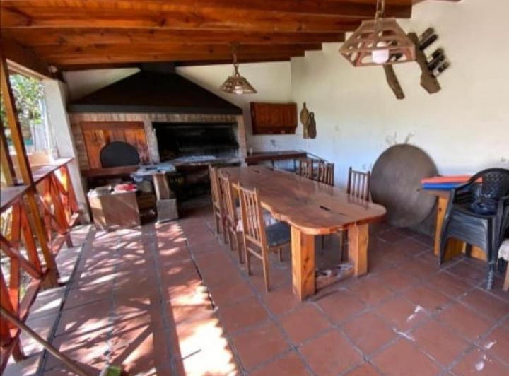 Casa en venta - 4 Dormitorios 4 Baños - 375Mts2 - Moreno 3