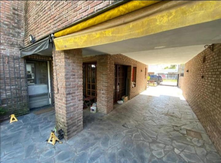 Casa en venta - 4 Dormitorios 4 Baños - 375Mts2 - Moreno 5