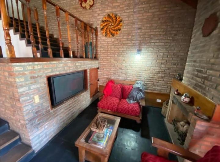 Casa en venta - 4 Dormitorios 4 Baños - 375Mts2 - Moreno 4