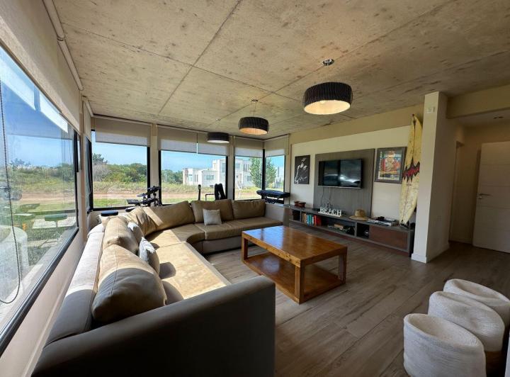 Casa en venta - 4 Dormitorios 4 Baños - Pinamar 5