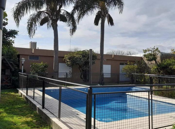 Casa en venta - 4 Dormitorios 4 Baños - 780,64Mts2 - Marcos Paz 3