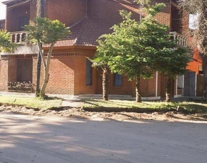 Casa en venta - 3 Dormitorios 2 Baños - Cochera - 180Mts2 - San Bernardo 3