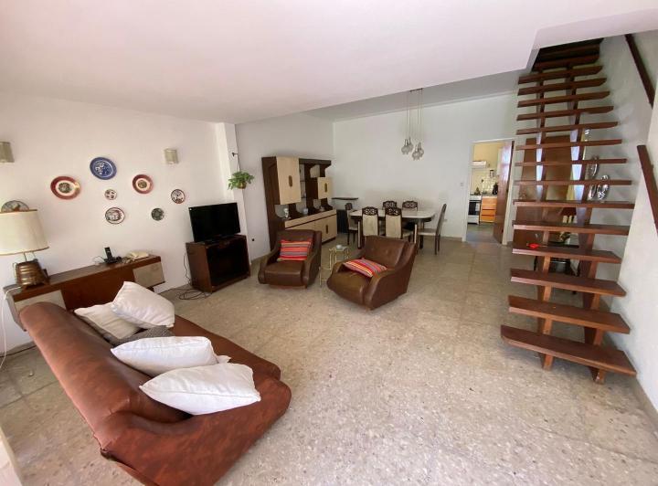 Casa en venta - 4 Dormitorios 3 Baños - 390Mts2 - Mar del Plata 5