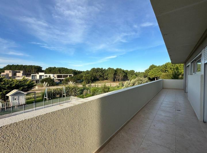 Casa en venta - 5 Dormitorios 5 Baños - Pinamar 3