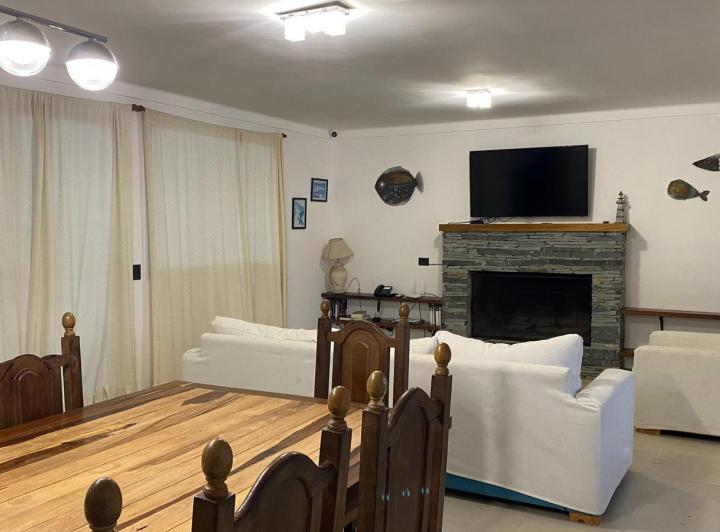 Casa en venta - 5 Dormitorios 4 Baños - Pinamar 4