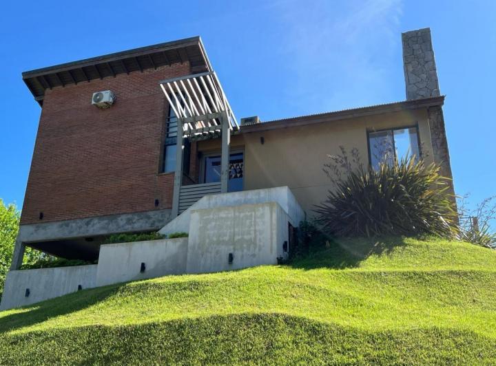 Casa en venta - 4 Dormitorios 3 Baños - Cochera - 1.022Mts2 - Cariló 5