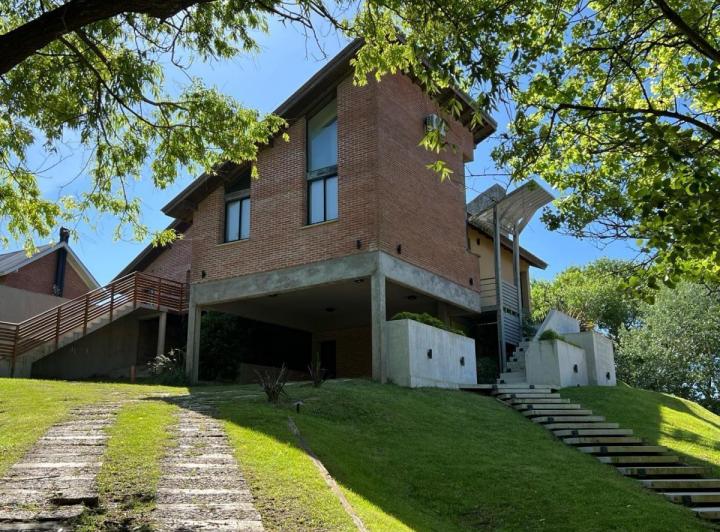 Casa en venta - 4 Dormitorios 3 Baños - Cochera - 1.022Mts2 - Cariló 2