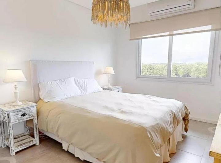 Casa en venta - 2 Dormitorios 2 Baños - Cochera - 95Mts2 - Pinamar 3