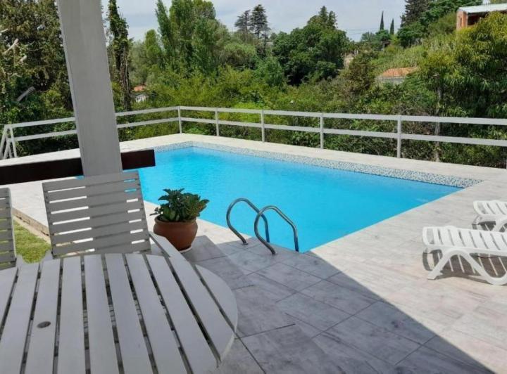 Casa en venta - 3 Dormitorios 3 Baños - 632Mts2 - Córdoba 3