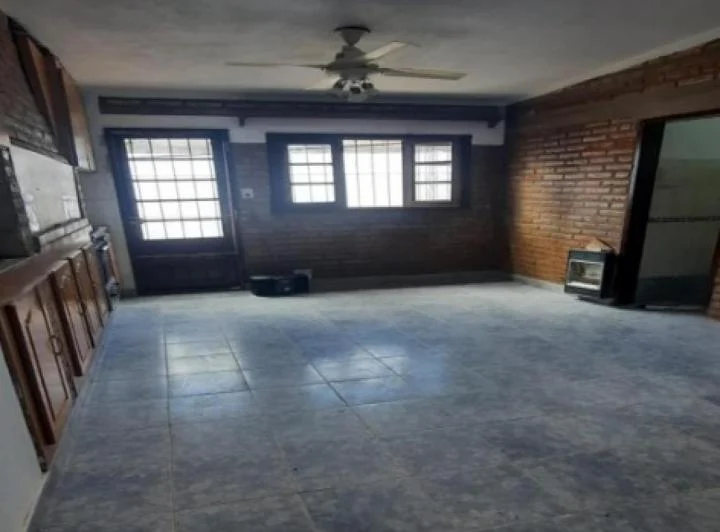 Casa en venta - 2 Dormitorios 2 Baños - Río Cuarto 3