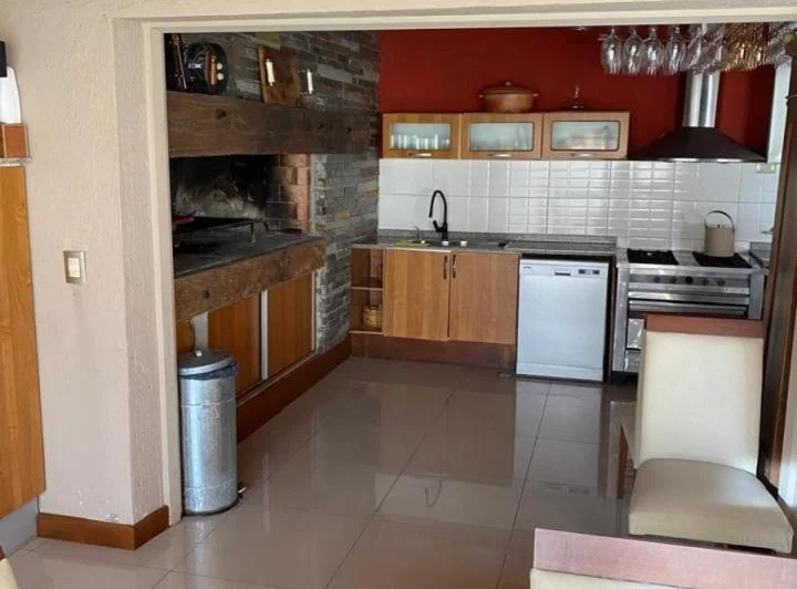 Casa en venta - 3 Dormitorios 3 Baños - Cochera - 400Mts2 - Río Cuarto 3