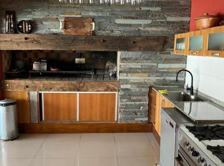 Casa en venta - 3 Dormitorios 3 Baños - Cochera - 400Mts2 - Río Cuarto 4