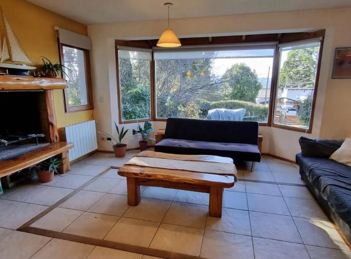 Casa en venta - 4 Dormitorios 2 Baños - Cochera - 1.008Mts2 - San Carlos de Bariloche 3