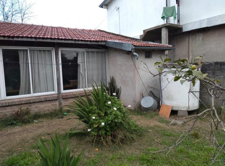 Casa en venta - 3 dormitorios 1 baño - cochera - 90mts2 - Berazategui 4