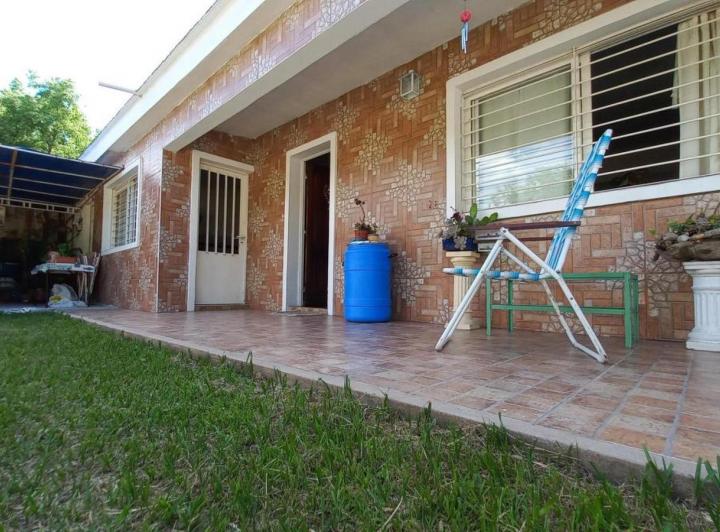 Casa en venta - 4 Dormitorios 4 Baños - Villa Carlos Paz 2