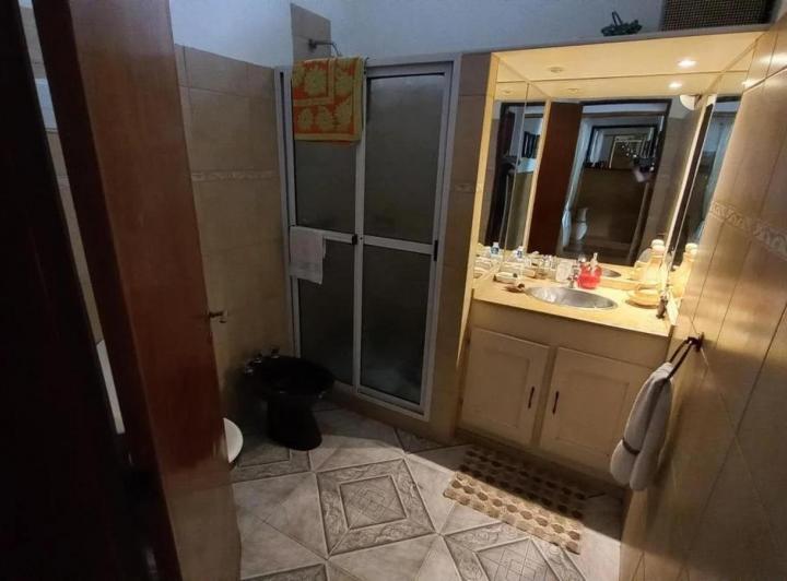 Casa en venta - 4 Dormitorios 4 Baños - Villa Carlos Paz 4