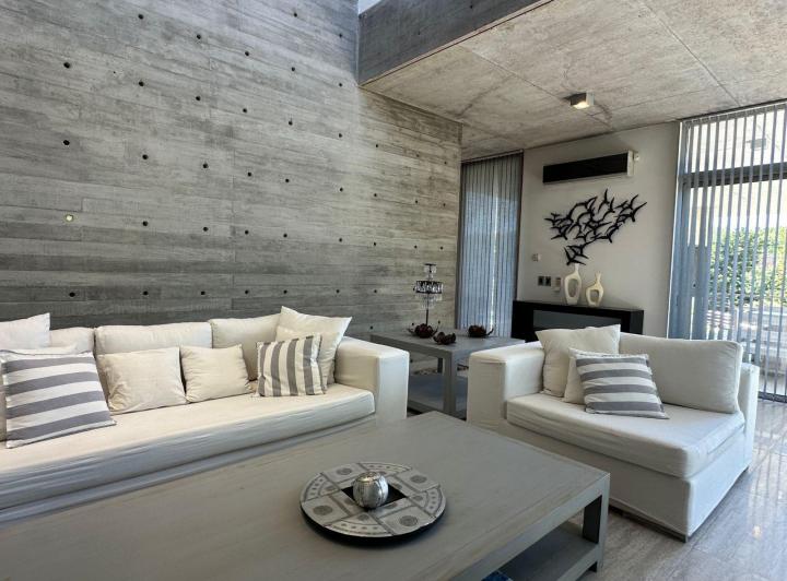 Casa en Venta - 5 Dormitorios 4 Baños - 1059mts2 - Carilo 3