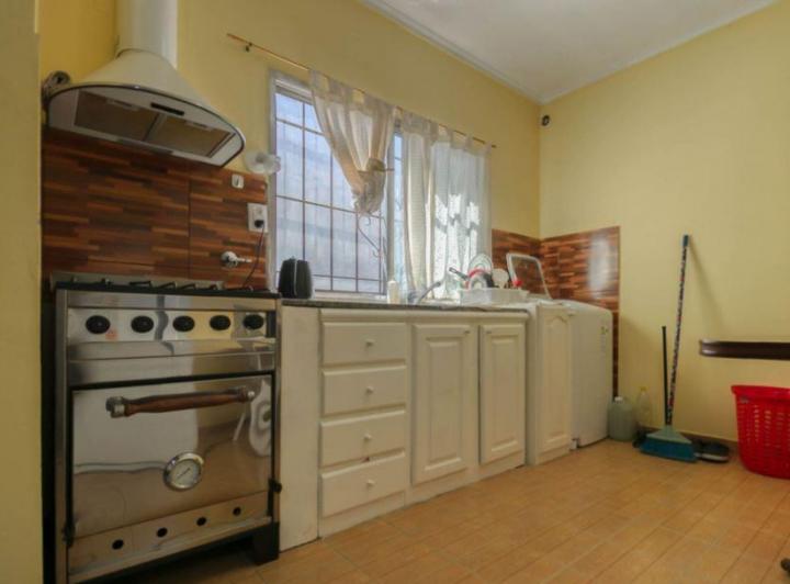 Casa en venta - 7 dormitorios 5 baños y 2 cocheras - 300mts2  totales - Villa Elvira 1