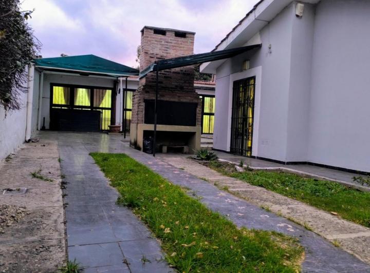 Casa en venta - 3 Dormitorios 2 Baños - Córdoba 2