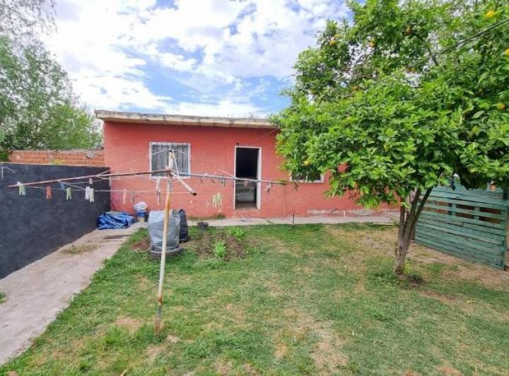 Casa en venta - 3 Dormitorios 1 Baño - 330Mts2 - Marcos Paz 2