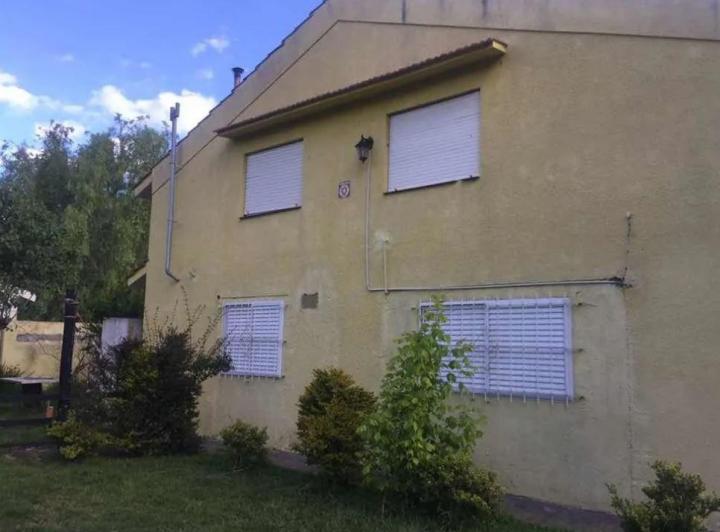 Casa en venta - 4 dormitorios, 3 baños, 4 cocheras - 180mts2 sobre lote de 450mts2 - Aguas Verdes 3