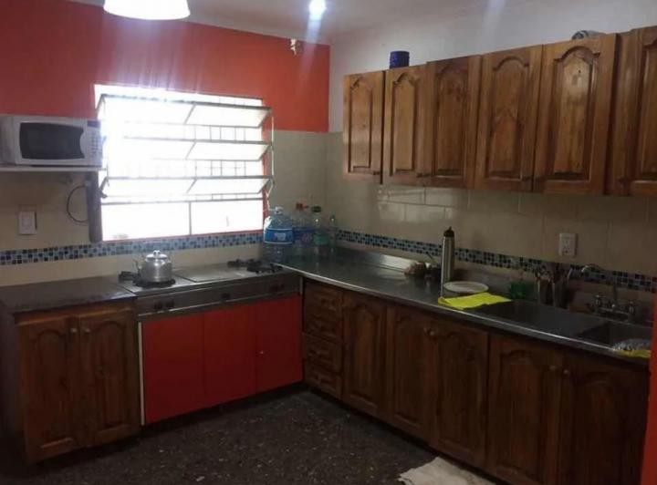 Casa en venta - 4 dormitorios, 3 baños, 4 cocheras - 180mts2 sobre lote de 450mts2 - Aguas Verdes 5