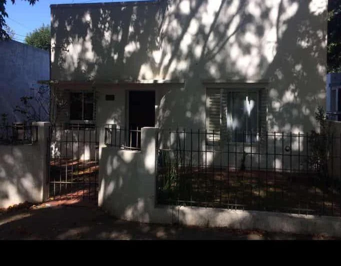 Casa en venta - 2 dormitorios 1 baño - 600mts2 totales - Punta Indio 2