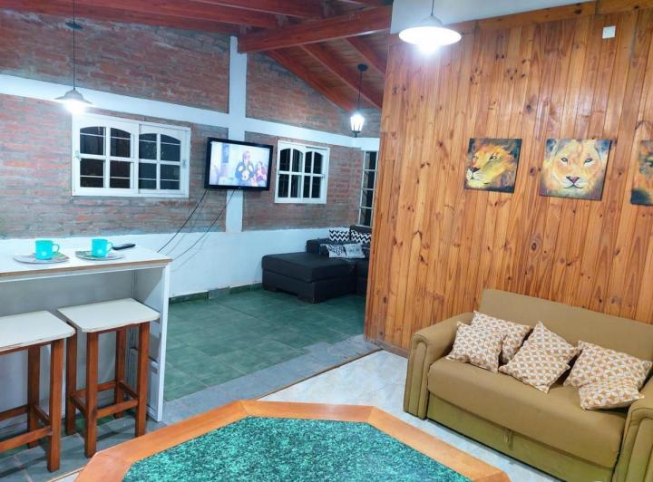 Casa en venta - 7 Dormitorios 3 Baños - 650Mts2 - Villa Carlos Paz, Córdoba 2