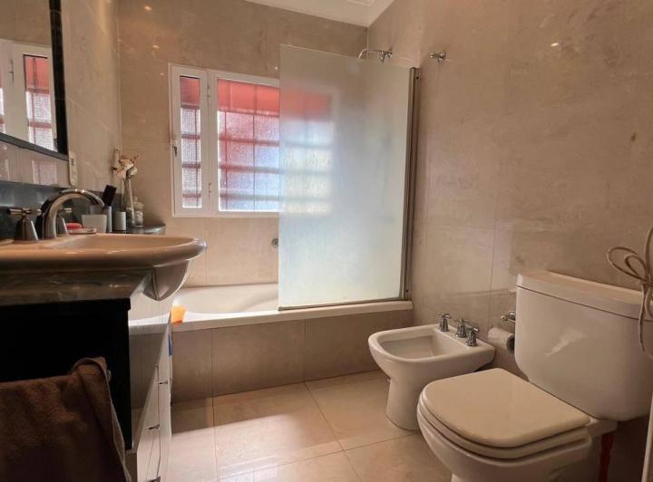 Casa en venta - 3 Dormitorios 2 Baños - Cochera - 352Mts2 - Mercedes 5