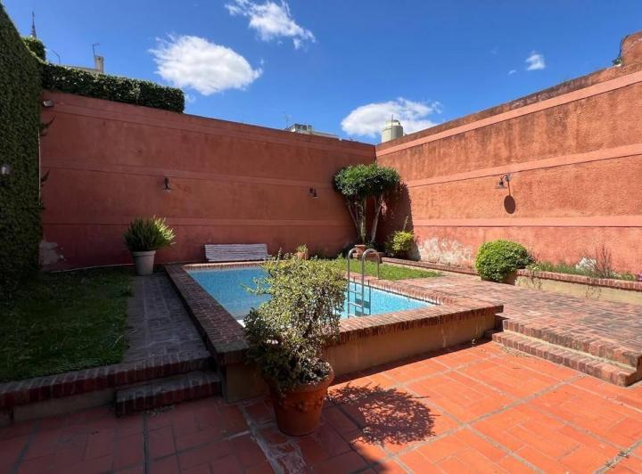 Casa en venta - 3 Dormitorios 2 Baños - Cochera - 352Mts2 - Mercedes 3