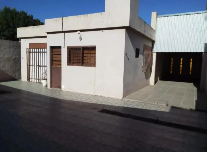 Casa en venta - 2 Dormitorios 2 Baños - Cochera - 500Mts2 - Salto 2