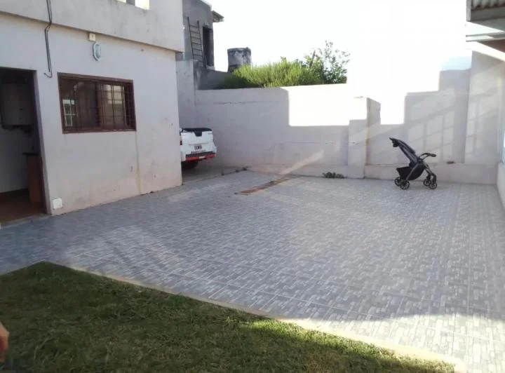 Casa en venta - 2 Dormitorios 2 Baños - Cochera - 500Mts2 - Salto 4