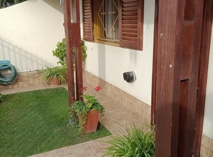 Casa en venta - 3 Dormitorios 1 Baño - Cochera - Villa Regina, Río Negro 2