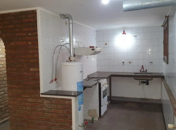 Casa en venta - 3 Dormitorios 4 Baños - 330 mts 2 - Villa Elisa 5